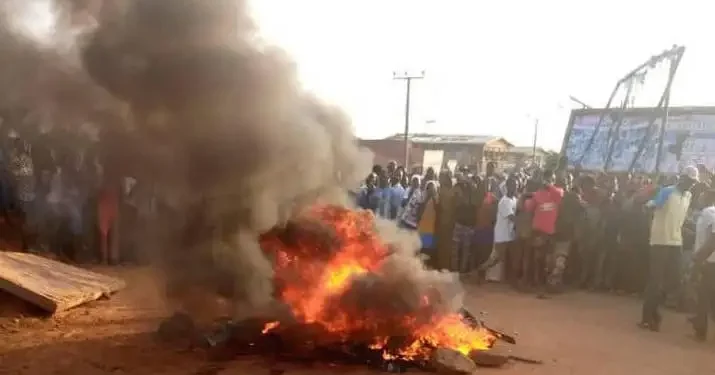 Mob set suspected criminals ablaze in onitsha market