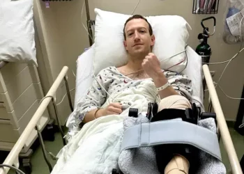 Mark Zuckerberg Undergoes Knee Surgery after an Injury
