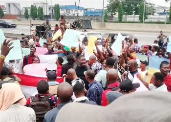 “Let beverage workers breathe”-Distillers protest against sachet alcohol ban in Lagos