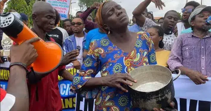 Protest: Woman joins protest with an empty pot shouting ‘hunger..hunger’ in Lagos