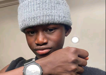 Fans react as Hypeman Barber Chair smokes pipe on his Instagram live