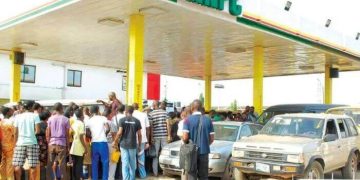 NNPCL Sets Dangote Petrol Prices at ₦1,019/Litre in Borno and ₦950/Litre in Lagos