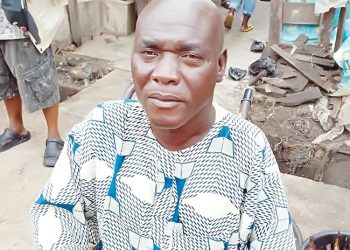 Man explains why he begs for alms to pay children’s school fees