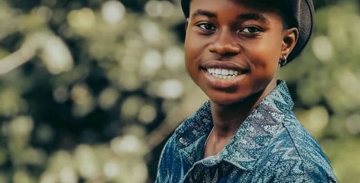 Moment Peller Rejects Unknown Handshake While Visiting His Old Friends in Ikorodu