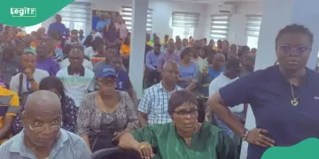 Tension in Ibadan as Investors Storm CBEX Office After Platform Collapse