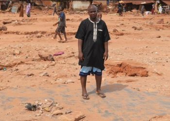 Survivor of Niger Floods Left With Only One Cloth After Losing Wife, Newborn, and 7 Others