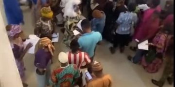 Banks Overwhelmed as Nigerians Rush to Enroll for Alleged ₦70,000 ‘Tinubu Empowerment Fund’