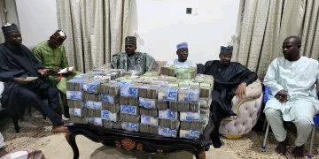 Borno senator distributes N135.6m to APC executives for Eid celebration
