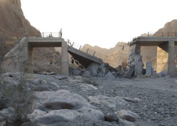 US Launches Fresh Airstrikes on Iranian Military Targets Over Strait of Hormuz