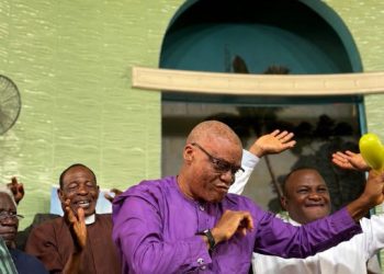 Oyo school principal’s husband holds thanksgiving after wife’s rescue
