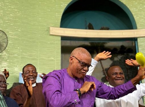 Oyo school principal’s husband holds thanksgiving after wife’s rescue