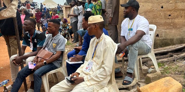 OsunDecides2026: Panic As Alleged APC Thug ‘Big Hammer’ Disrupts Voting In Ejigbo