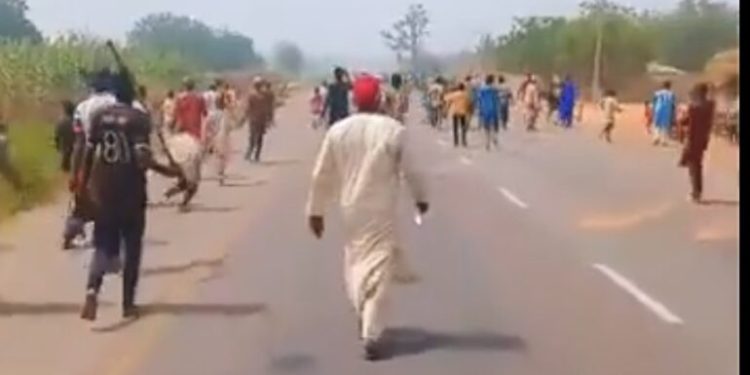 Angry Youths Attack APC Lawmaker’s Convoy in Kano Over Alleged Neglect of Community